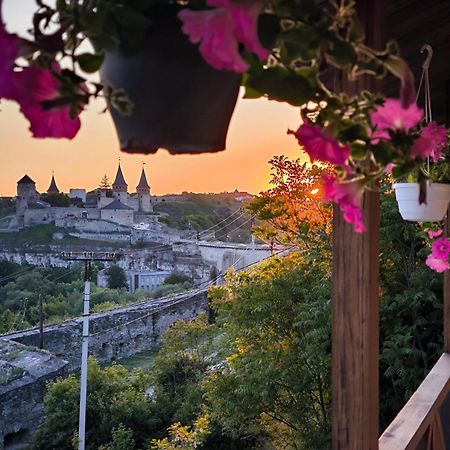 Дом с видом на старую крепость Каменец-Подольский Экстерьер фото